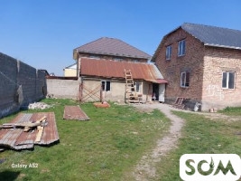 Срочно продаю большой дом с монсардой и с времянкой